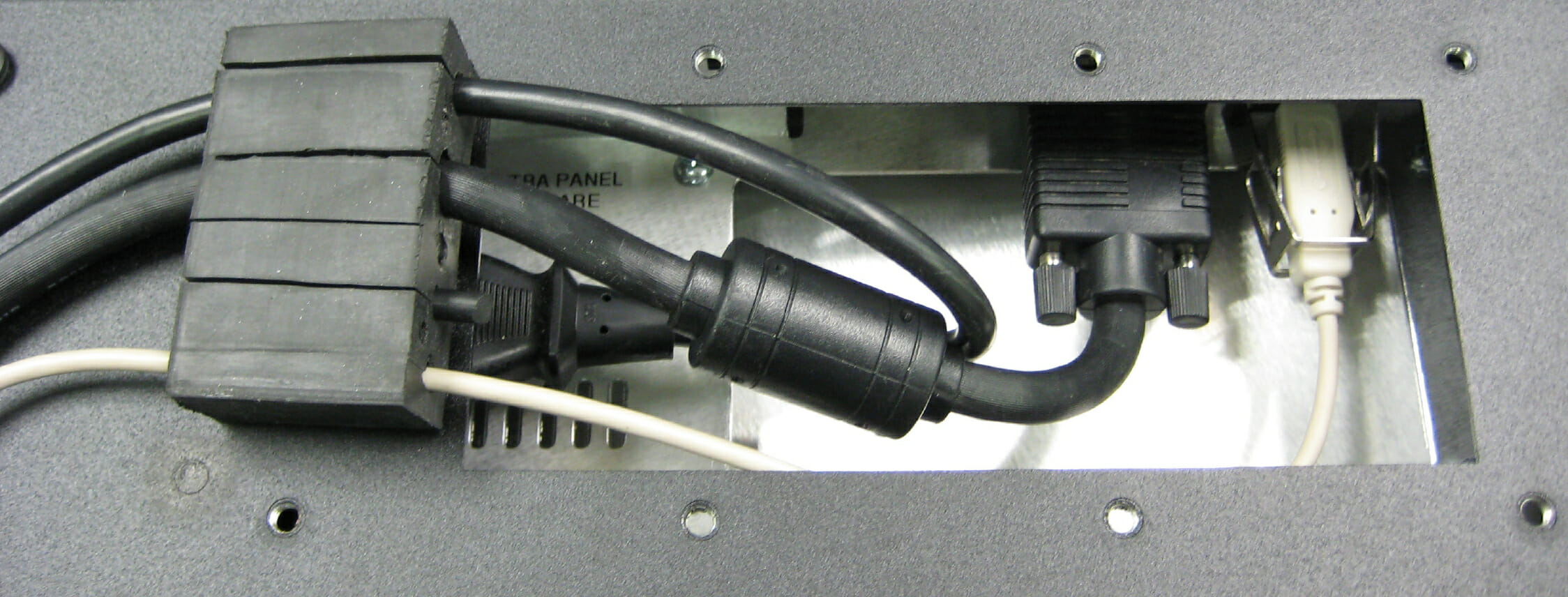 Salida para cables con prensaestopas: instalación de prensaestopas de goma