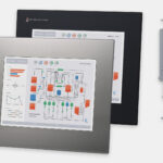 Monitores industriales de montaje en panel y pantallas táctiles resistentes de 12” según IP65/IP66, vistas frontal y lateral