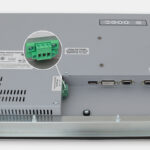 Monitores industriales de montaje en panel y pantallas táctiles resistentes de 20” según IP65/IP66, vista de salida para cables de CC