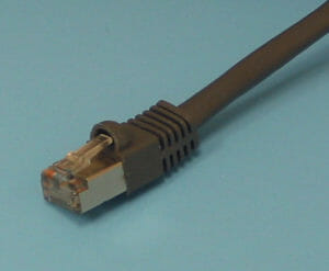 Cable CAT5 apantallado con conector RJ45 apantallado