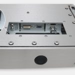 Monitores industriales de montaje universal y pantallas táctiles resistentes según IP65/IP66 de 19”, vista de salida para cables de CA